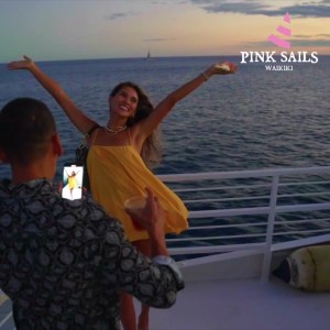 People on boat cruise Pink Sails Waikiki