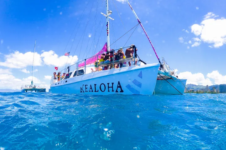 Kealoha Sailing Catamaran providing Oahu Boat Tours in Waikiki
